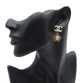 Chanel Gold Plated Faux Pearl Flower Drop Push Back Earrings 9