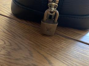 Louis Vuitton Black Epi Leather Alma Bag 8