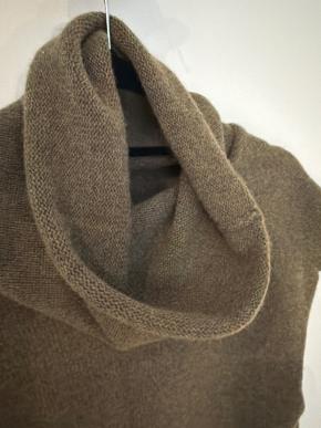 Chloe Brown Cashmere Sleeveless Rollneck 6