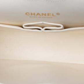 Chanel White Medium Classic Chevron Caviar Double Flap 4