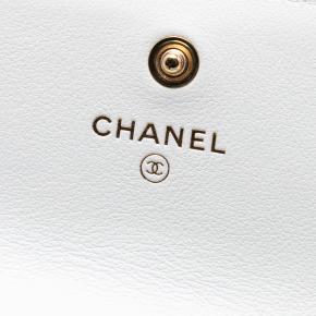 Chanel White Quilted Lambskin About Pearls Card Holder On Chain 6