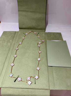 Van Cleef & Arpels Long Vintahe Alahambra Necklace 4