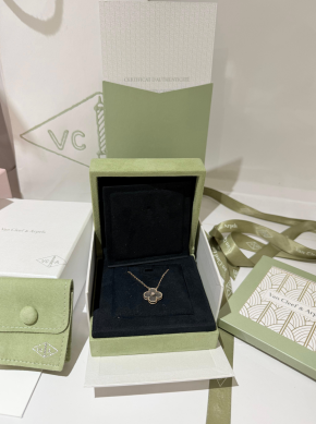 Van Cleef & Arpels Obsidian Diamond Vintage Alhambra Holiday Pendant 3