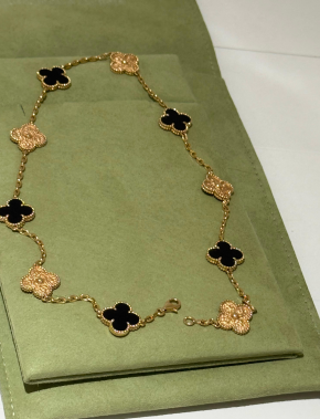 Van  Cleef and Arpels  Vintage Alhambra Necklace in Bois d'Amourette 10 Motifs 2