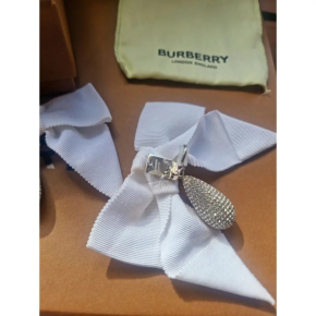 Burberry Oversized Bow Clip Earrings 8
