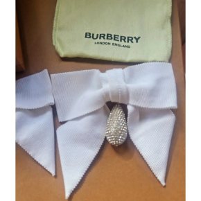 Burberry Oversized Bow Clip Earrings 10