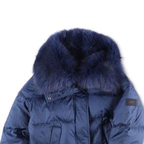 Yves Salomon Short Down Jacket With Fluffy Fox Trim 3