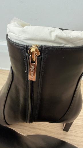 Jimmy Choo Black Leather Minori 65  JC Ankle Boots 7