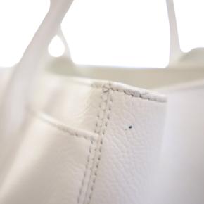 Chanel White Medium Calfskin Executive Cerf Tote 13