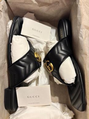Gucci Black Leather Thong Sandals 8