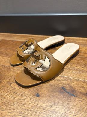 Gucci Tan Leather Flat Sandals 3
