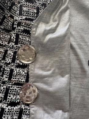 Chanel Short Black And Cream Tweed Jacket 7