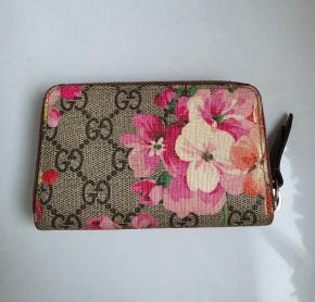 Gucci Supreme Bloom Purse 3