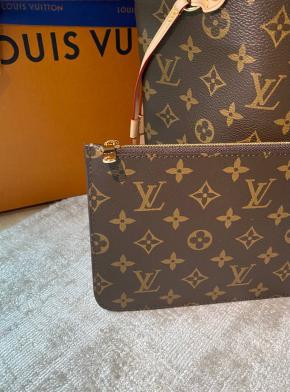 Louis Vuitton Medium Neverfull 4
