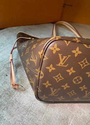 Louis Vuitton Medium Neverfull 5
