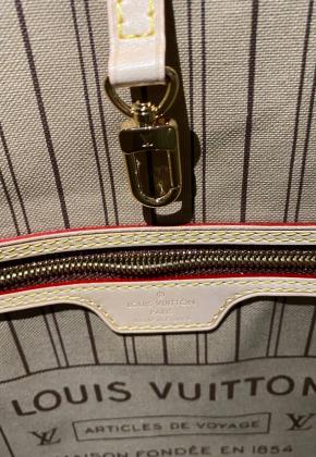 Louis Vuitton Medium Neverfull 15