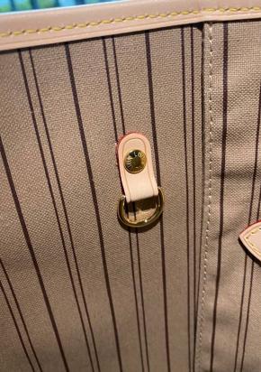 Louis Vuitton Medium Neverfull 18