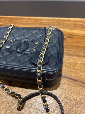 Chanel Blue Quilted Vanity Bag 3