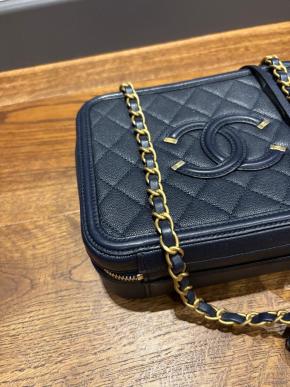 Chanel Blue Quilted Vanity Bag 4