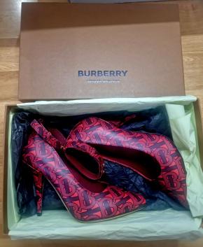 Burberry TB Ankle Strap Pumps 10