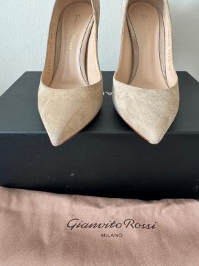 Gianvito Rossi Beige Suede Pumps 8