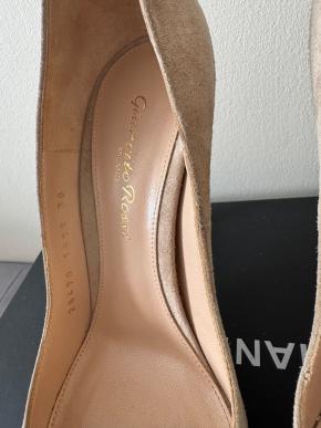 Gianvito Rossi Beige Suede Pumps 7