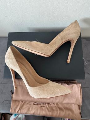Gianvito Rossi Beige Suede Pumps 9