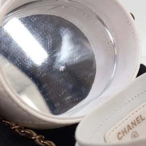 Chanel White Mini Quilted Lambskin CC Allure Vanity Case 10