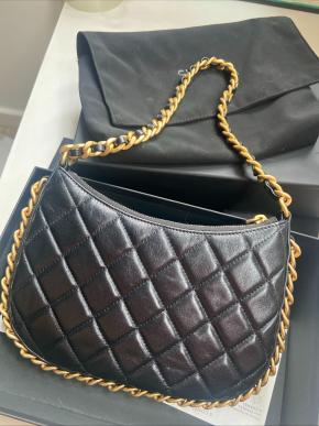 Chanel Black Quilted Leather Shoulder bag 3