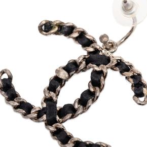 Chanel Chain Drop Hoop Push Back Earrings 4.5x4.2 cms 3