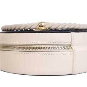 Chanel Black Crumpled Calfskin En Vogue Round Bag 13