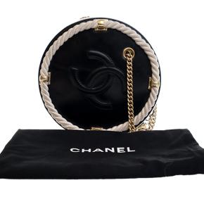Chanel Black Crumpled Calfskin En Vogue Round Bag 15