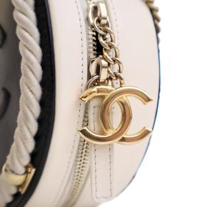 Chanel Black Crumpled Calfskin En Vogue Round Bag 9
