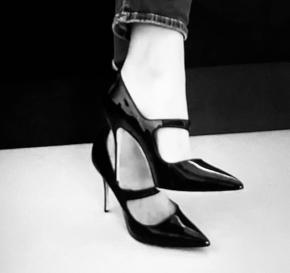 Manolo Blahnik Black Patent Campari Mary Jane Heels 7