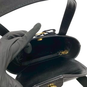 Ferragamo Black Leather Vara Bow Top Handle Bucket Bag 3