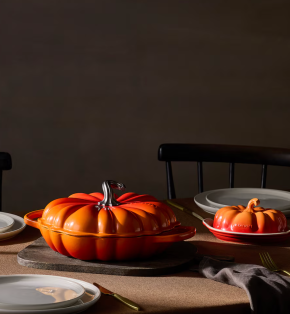 Le Creuset Cast Iron Pumpkin Shallow Casserole Dish (28cm) 5