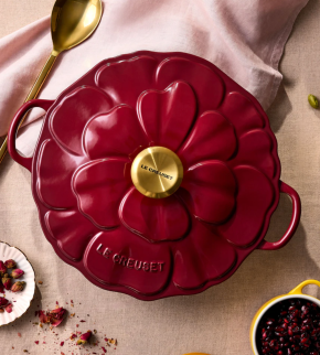 Le Creuset Cast Iron Petal Shallow Casserole Dish (26cm) 4