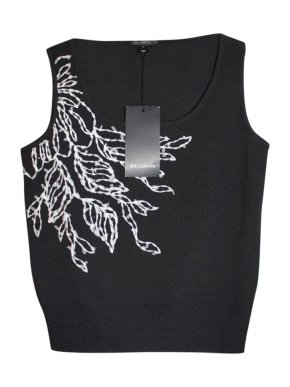 New ST.JOHN jersey top with applique size M