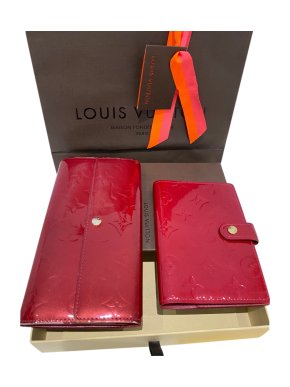 Louis Vuitton Red Vernis Sarah Wallet & Agenda