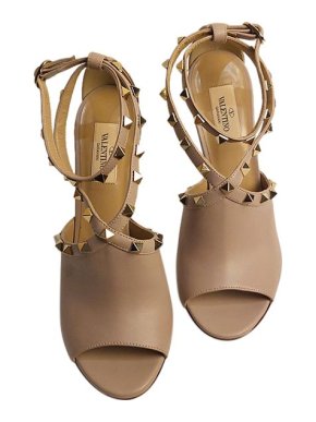 Valentino Garavani beige leather Rockstud heeled pumps