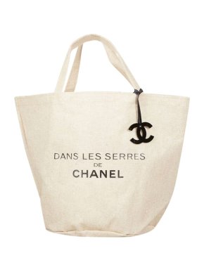 VIP Gift Dans Les Serres de Chanel Tote Bag