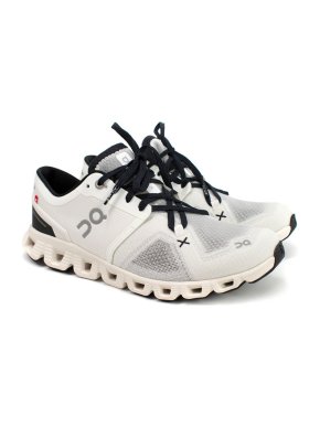 ON Running Cloudstratus 3 Sneakers