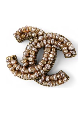 Chanel Faux Baroque Pearl CC Brooch 3.5cms x 4.5cms 1