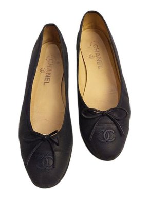 Chanel Black leather CC toe cap ballerinas