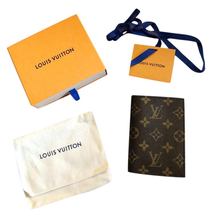 Louis Vuitton Louis Vuitton monogram passport holder Hewi