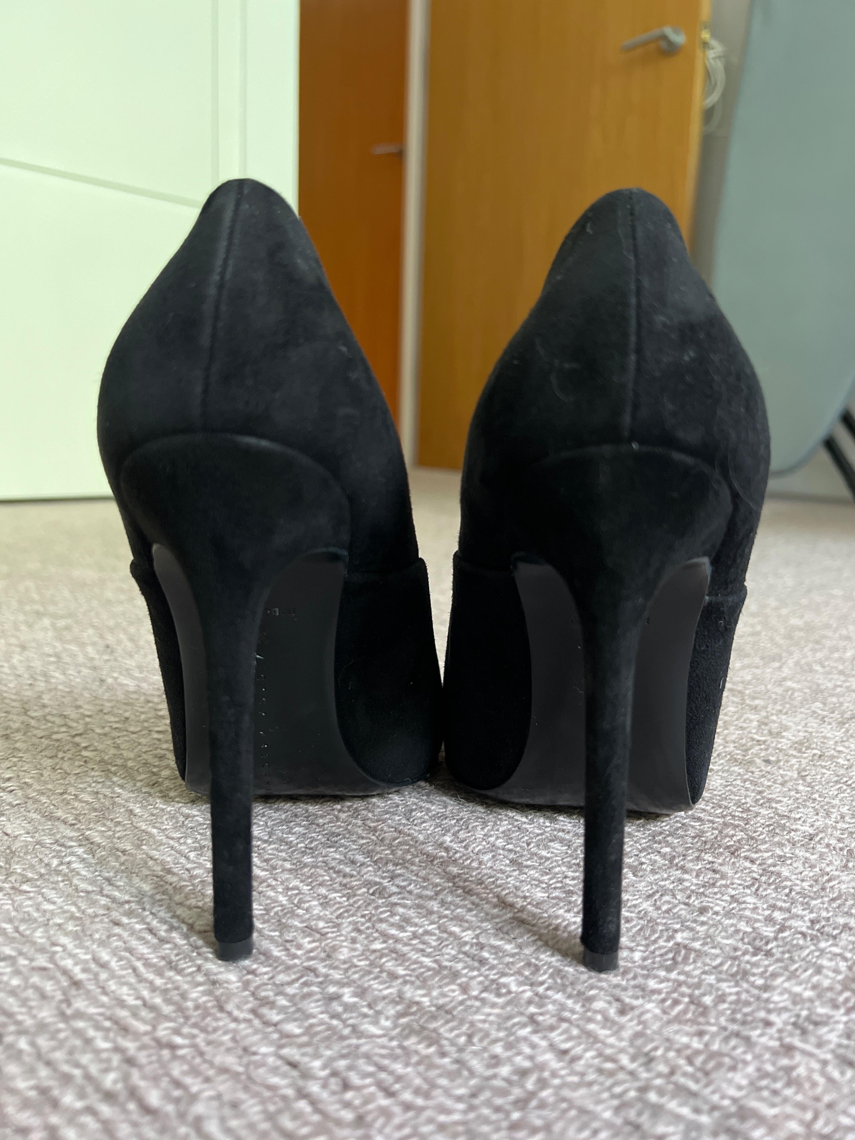 Victoria Beckham Black Suede Pumps 38 Hardly Ever Worn It